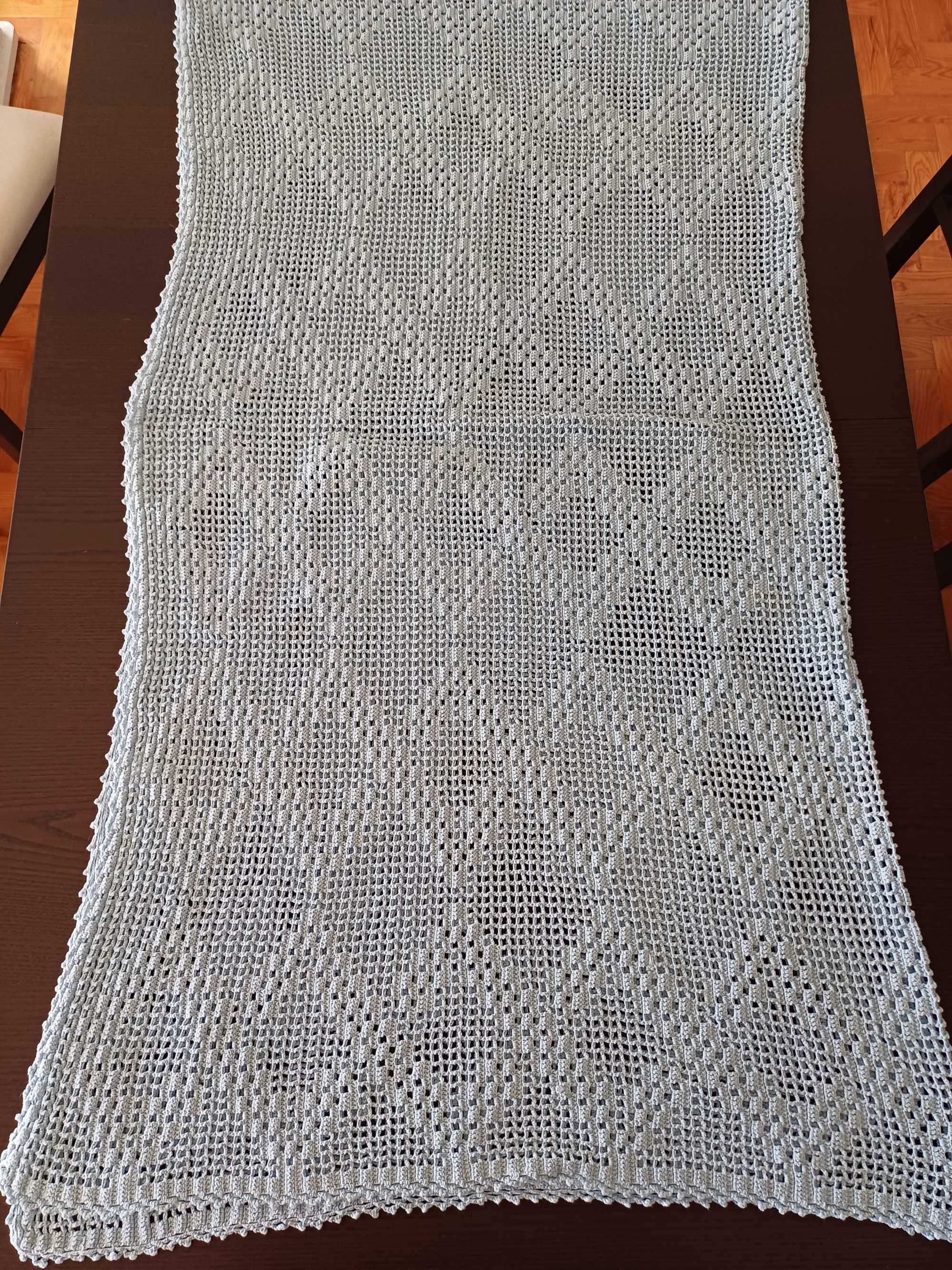 Toalha de mesa em renda artesanal