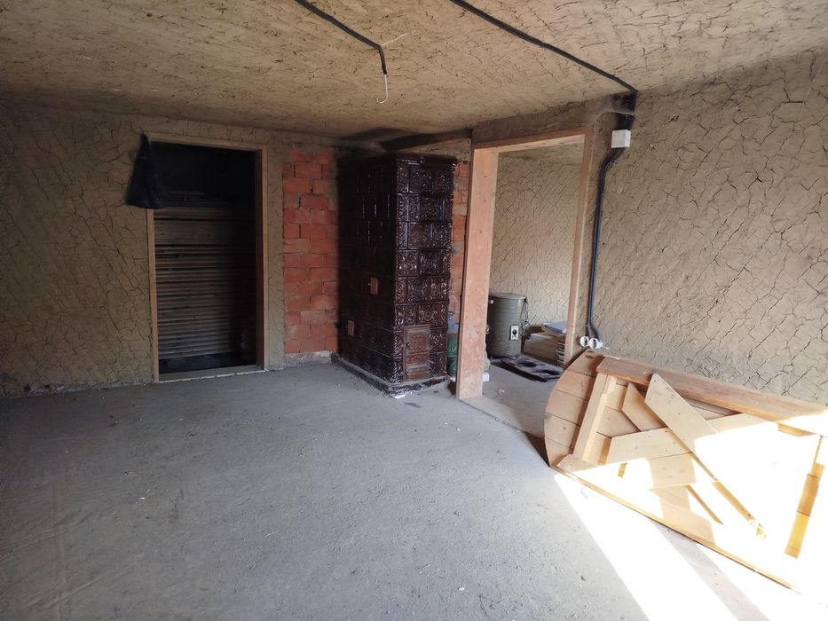 Будинок, земля, господарство в Карпатах, струмок, гори, краєвиди