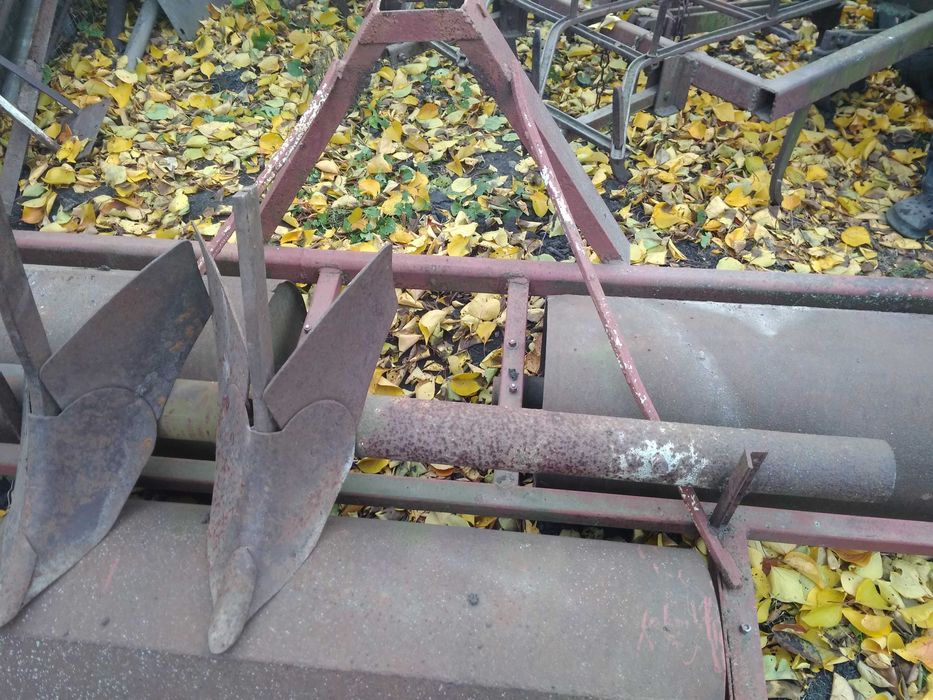 Трактор Т-25 з інвентарем та запчастинами