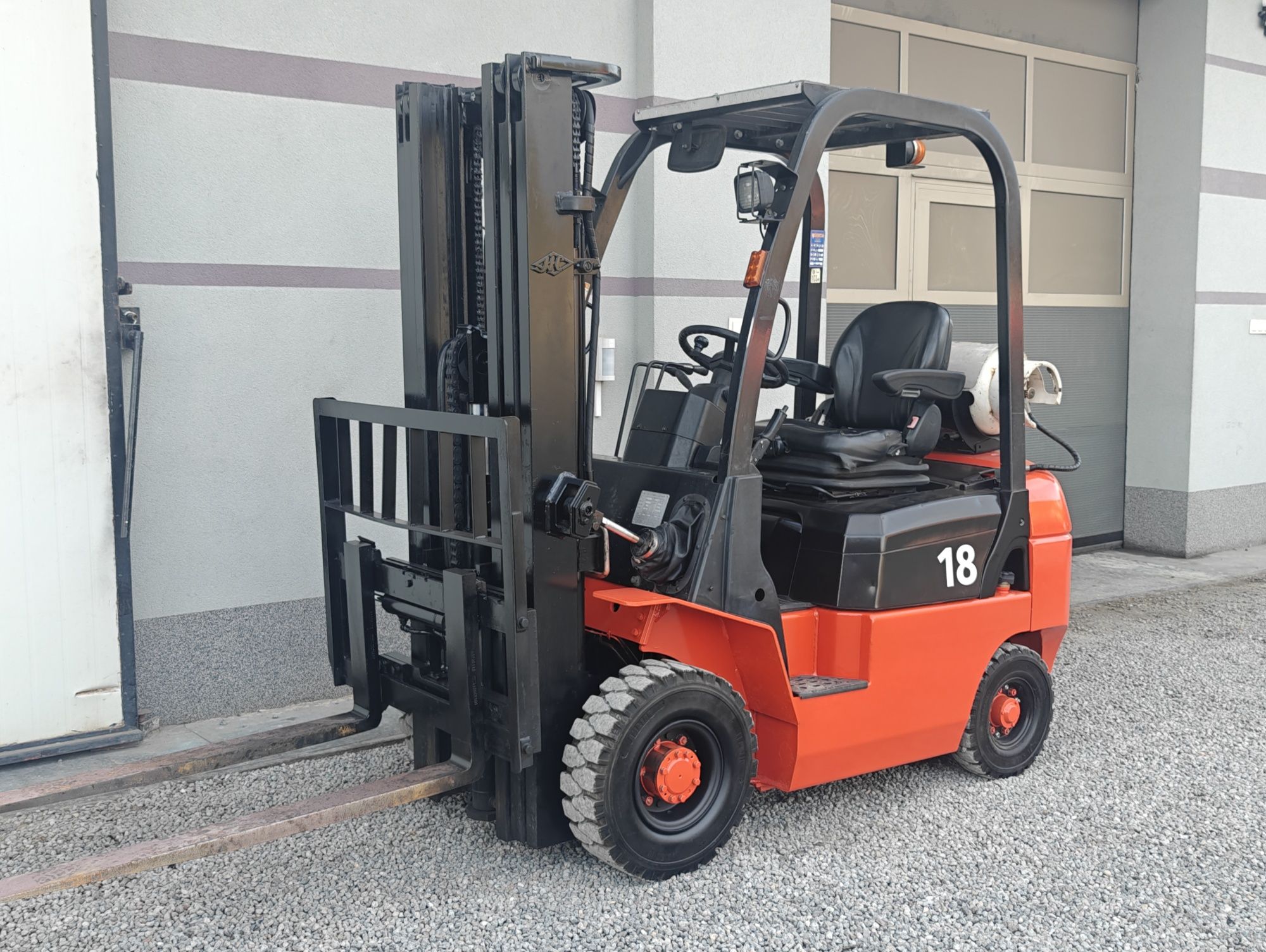 Wózek Hangcha 1.8T Triplex 4.8m Lpg 2017r Przesuw Silnik Nissan