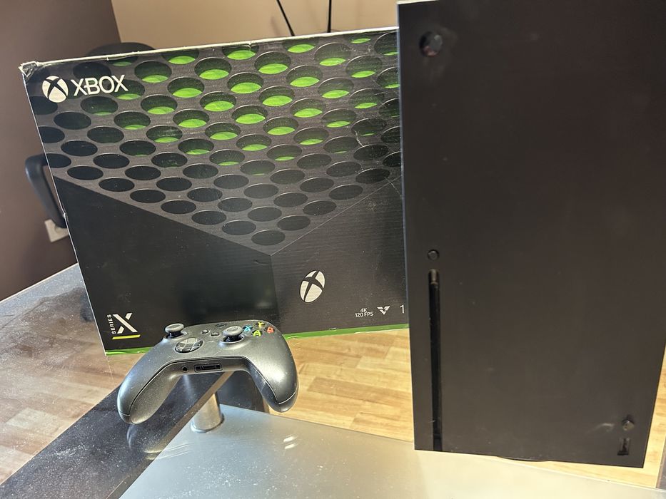 Xbox series x 1TB z grą, mało używany