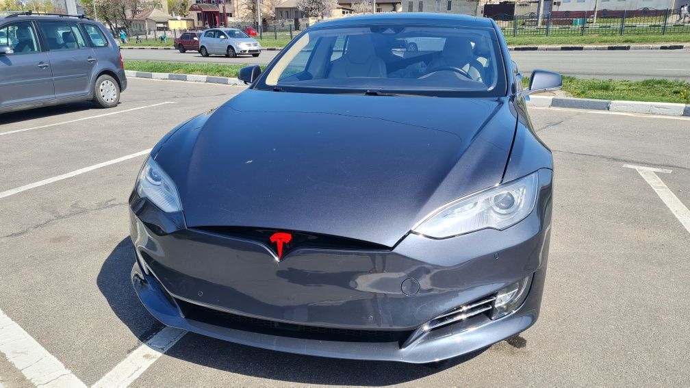 Tesla Model S 2015