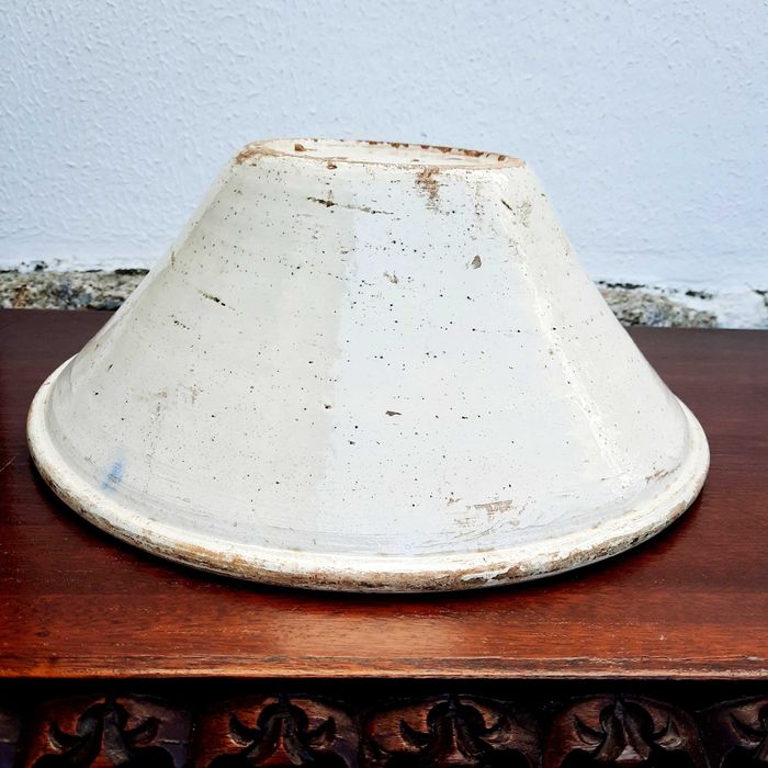 Taça em faiança portuguesa do século XIX.  Esmalte e policromada.