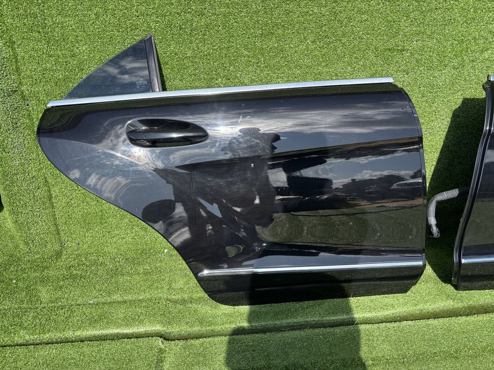 Двері задні праві Mercedes CLS w218 в чорному 197 кольорі