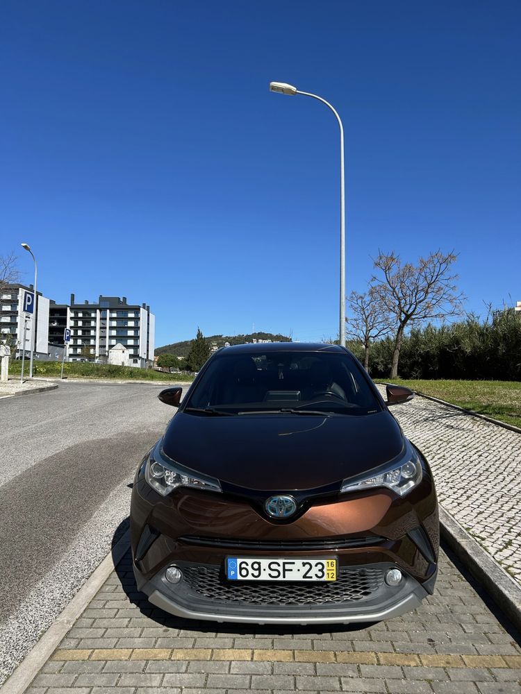 Toyota C-HR 1.8 Hybrid Confort 2016 - Bem equipado e pronto a circular