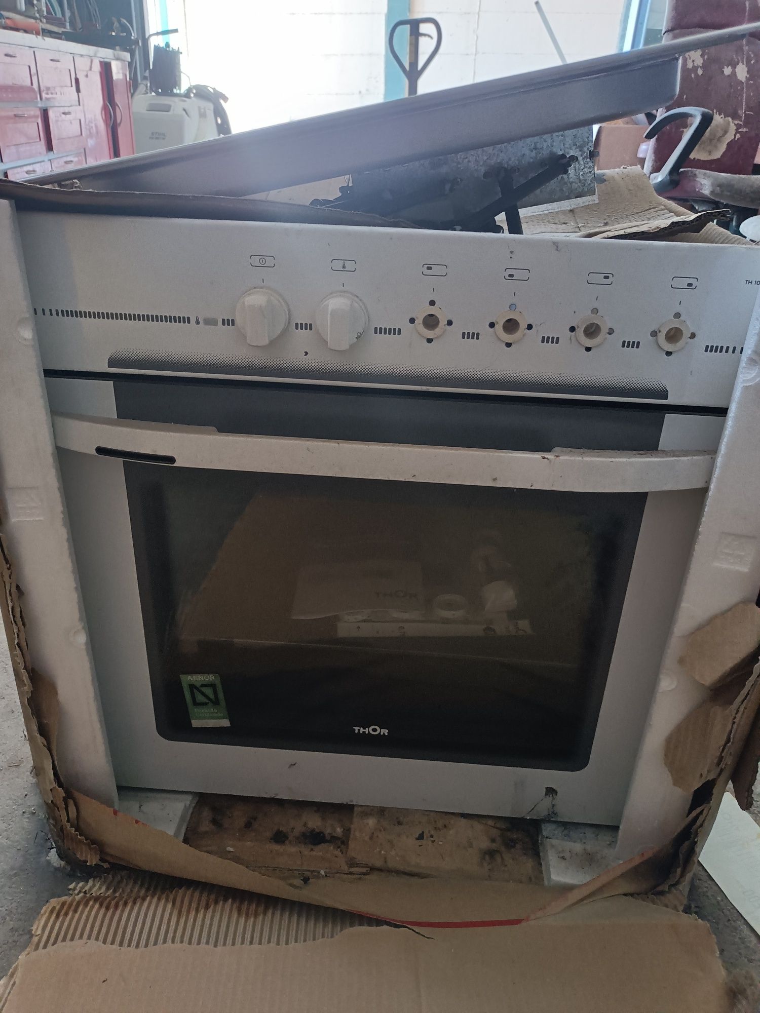 Forno com placa eléctrica