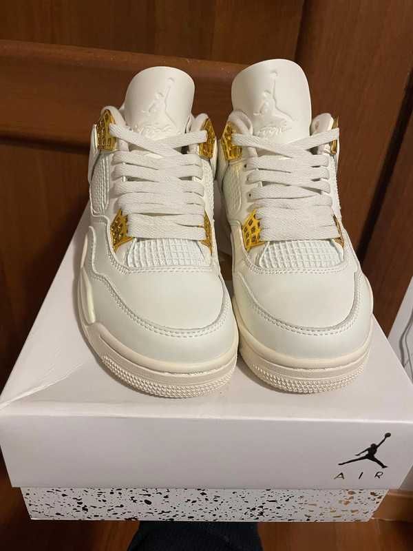Jordan 4 Retro Metaliczny Złoty Rozmiar 42