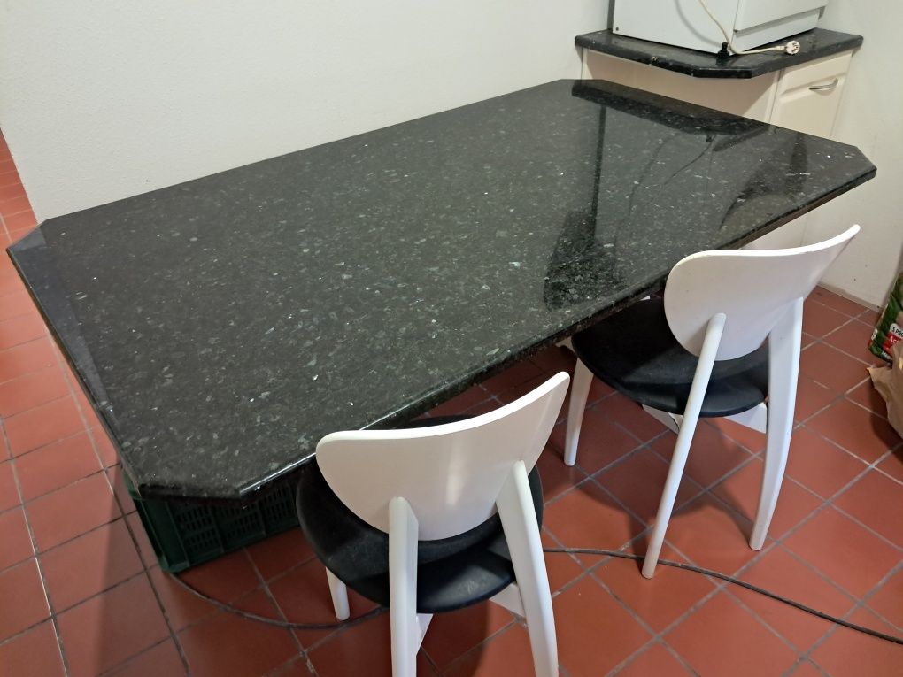 Mesa jantar com pedra e 6 cadeiras