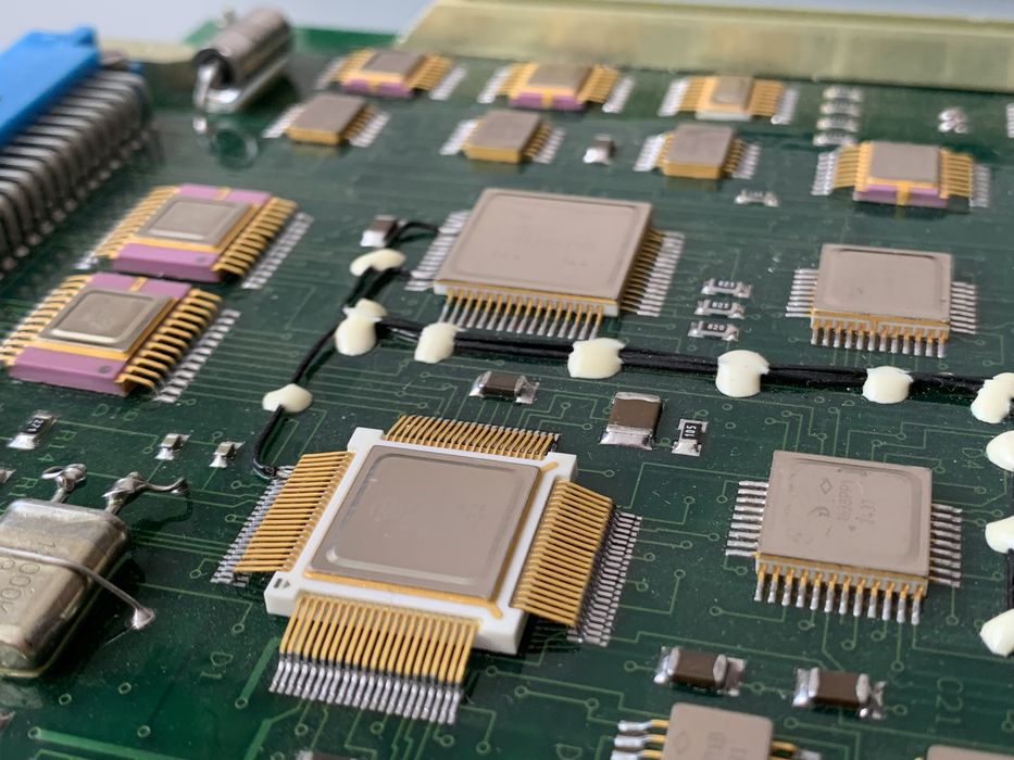 Плати з компонентами,реле,конектори