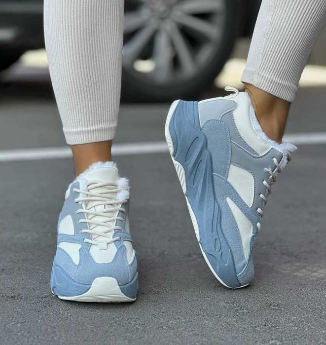 Зимние Женские кроссовки с мехом внутри голубые