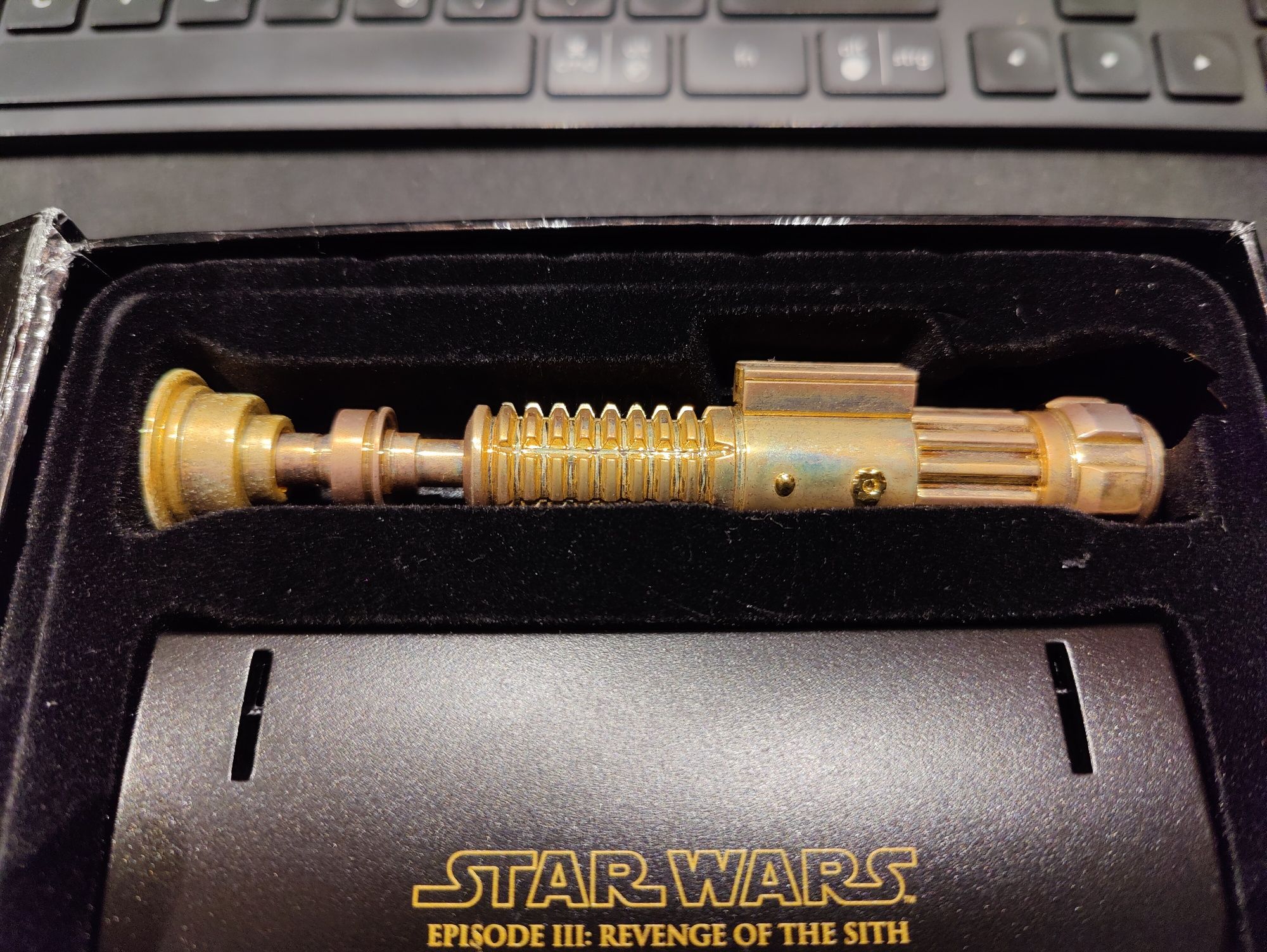 Obi-Wan Kenobi Master Replicas 0.45 Lightsaber (Gold)
