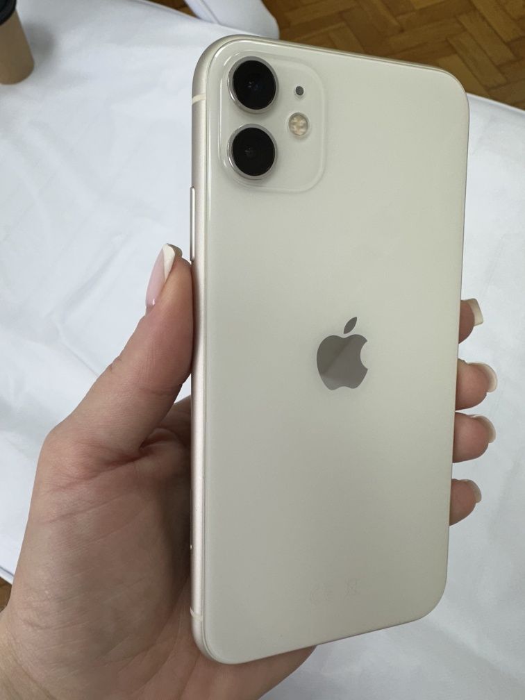 iPhone 11 white 256
Батарея 79
Состояние идеальное
1 владелец
В под