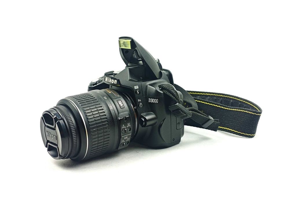 Дзеркальний фотоапарат Nikon D3000 KIT 18-55мм 8Gb [CCD матриця]