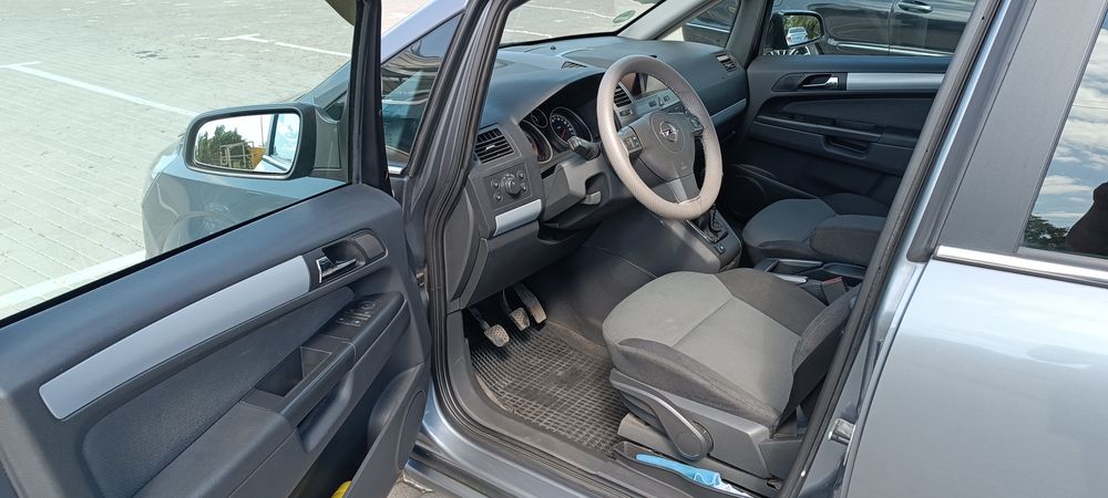 Опель зафіра 1.8 газ/бенз. 7місць гарний стан