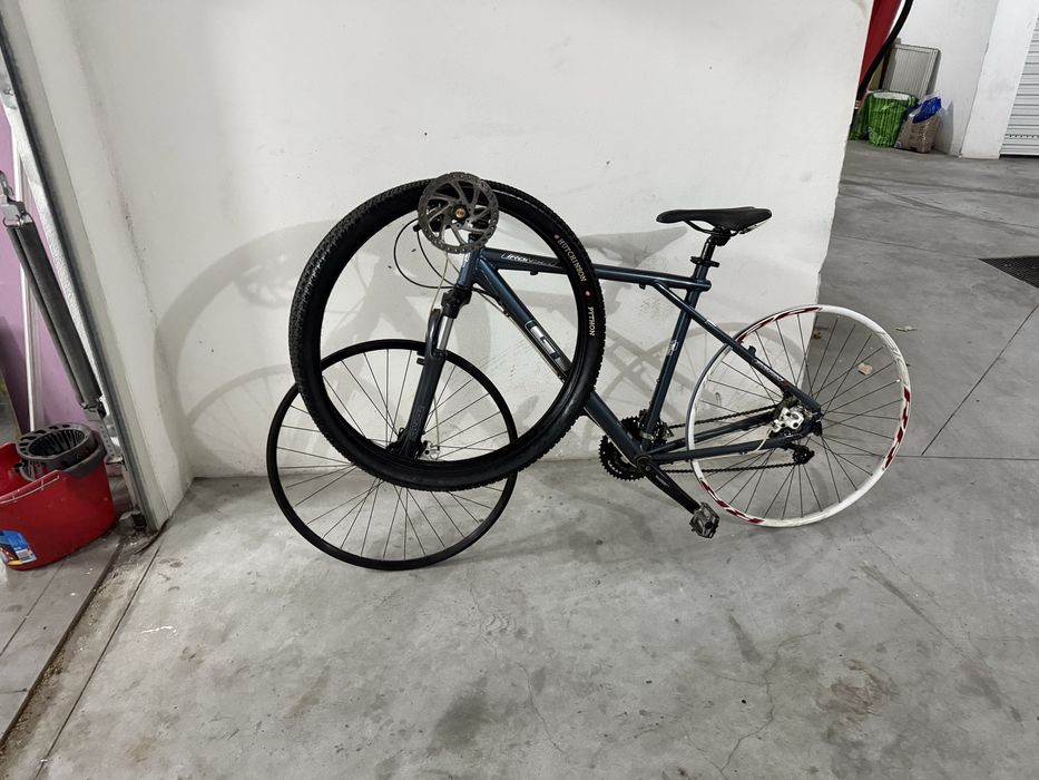 Bicicleta toda completa roda 29 este preco so ate amanha urgente .