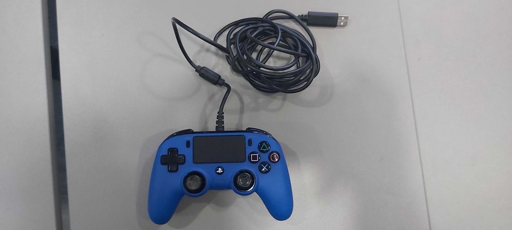 Comando Nacon Playstation 4 PS4 Wired Compact Controller Blue