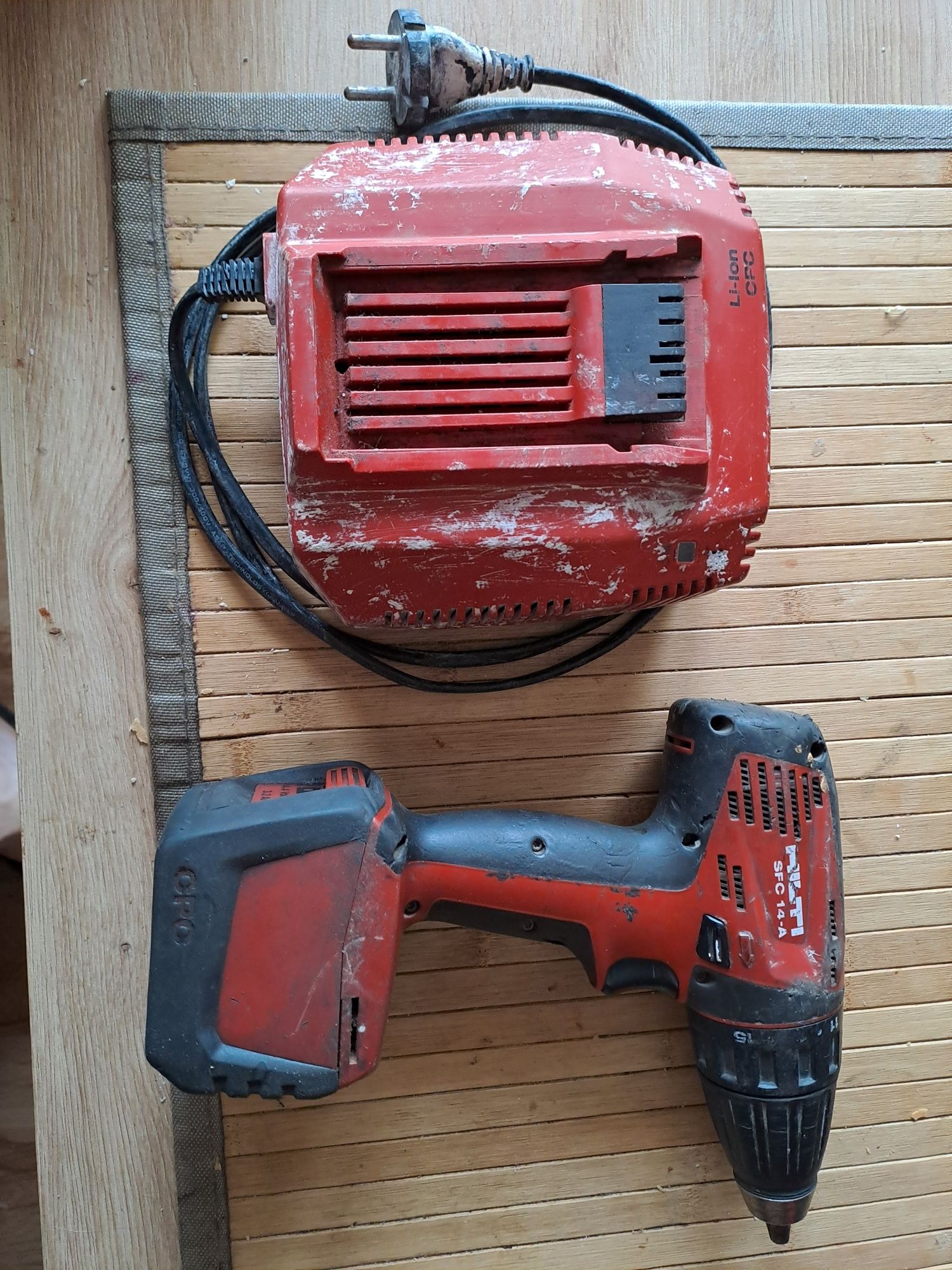 Hilti SFC 14-A plus ładowarka.