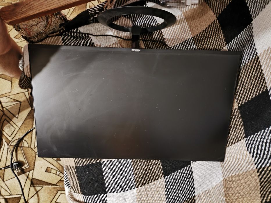 Продам Asus VZ24EHE