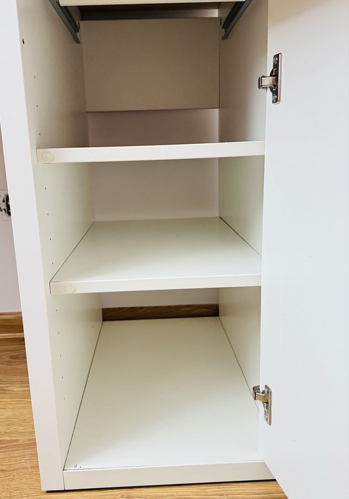 Biale biurko z nadstawką, z tablicą magnetyczną i do pisania, Ikea,