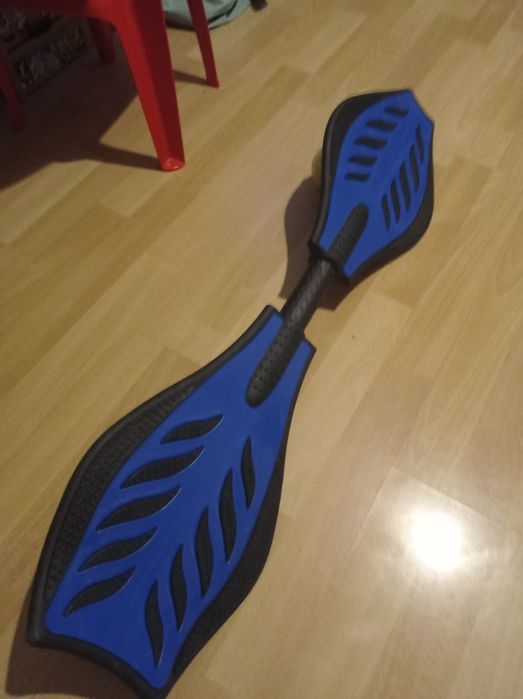 Deskorolka waveboard z świecącymi kołami