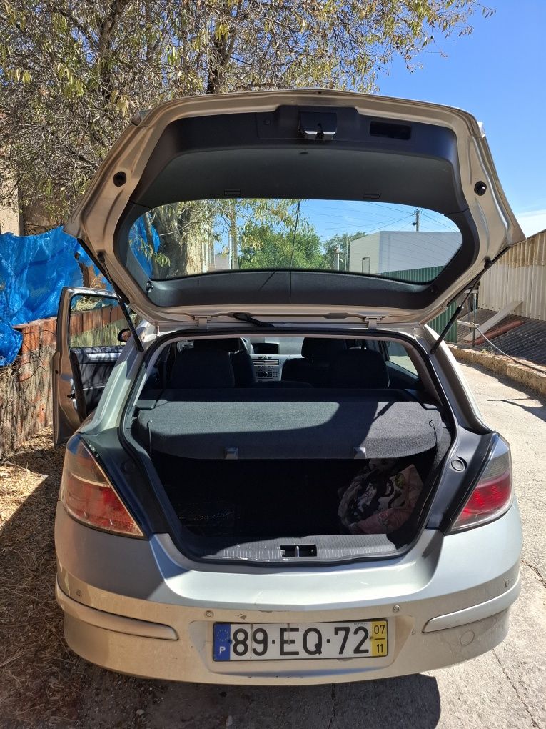 Vende se um opel astra