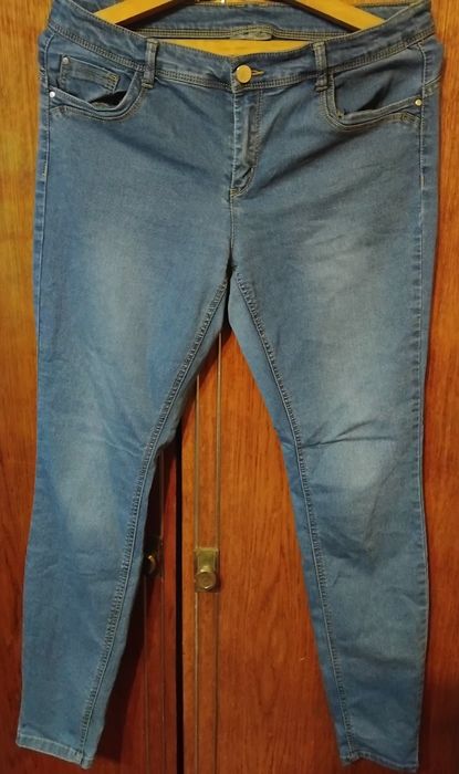 Джинси, стан ідеальний розмір 48,синього кольору темніші ніж на фото
