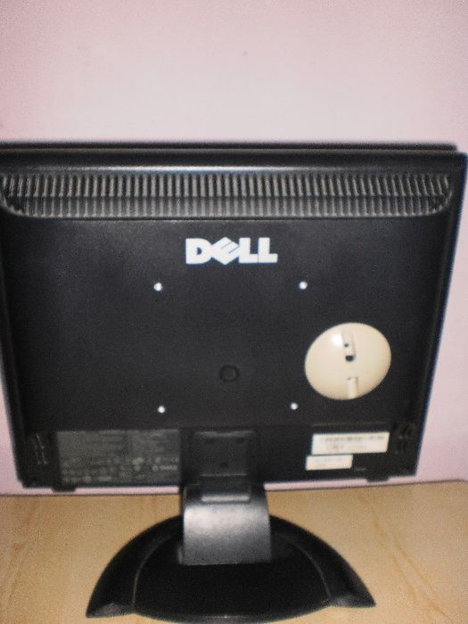 Monitor Dell E151FPp; sprawny; matowa matryca; 15"