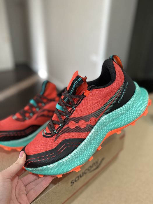 Чоловічі стильні спортивні нові кросівки Saucony Endorphin Trail