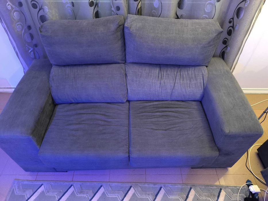 Sofá Cinzento de dois ou três lugares