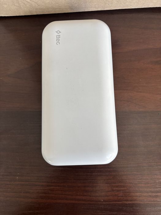 Power bank різних видів.