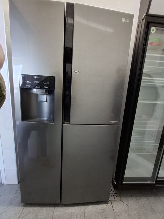 Dwudzrzwiowa lodówka lg side by side z kostkarką lodu