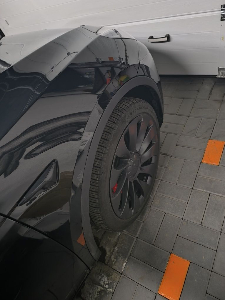 Оригінальні 4 диски R20 на Tesla Тесла Model Y з шинам 255 40 R20