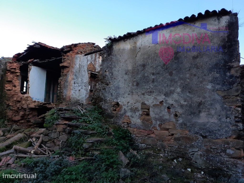 Ruínas para reabilitação em Castanheira de Pera