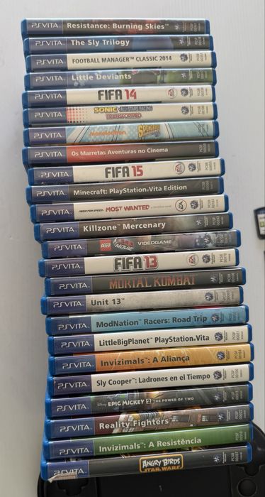 PlayStation Vita PCH-1004 - Preto + 23 Jogos