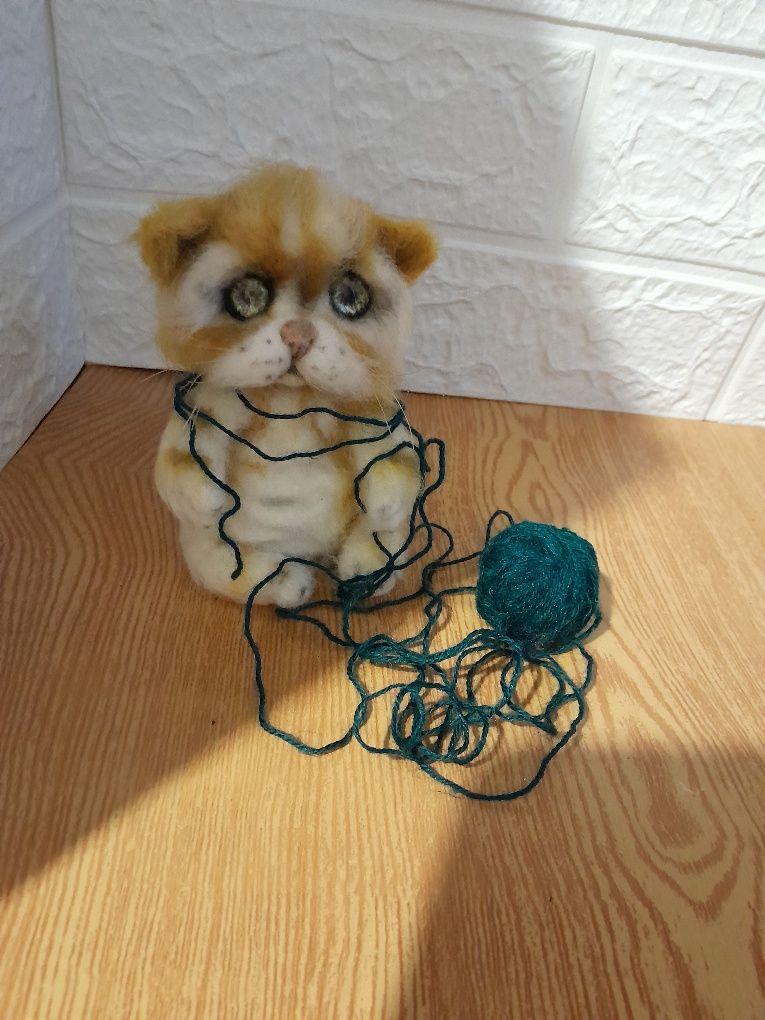 Игрушка, котик валяный из шерсти