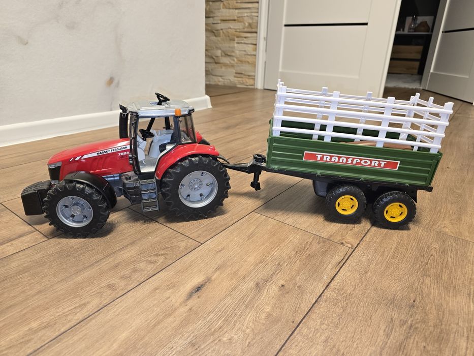 Traktor Bruder Massey Ferguson z przyczepą