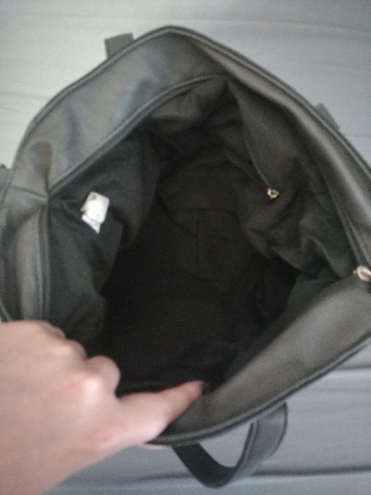 Torebka szaro-kremowa na ramię mieści A4