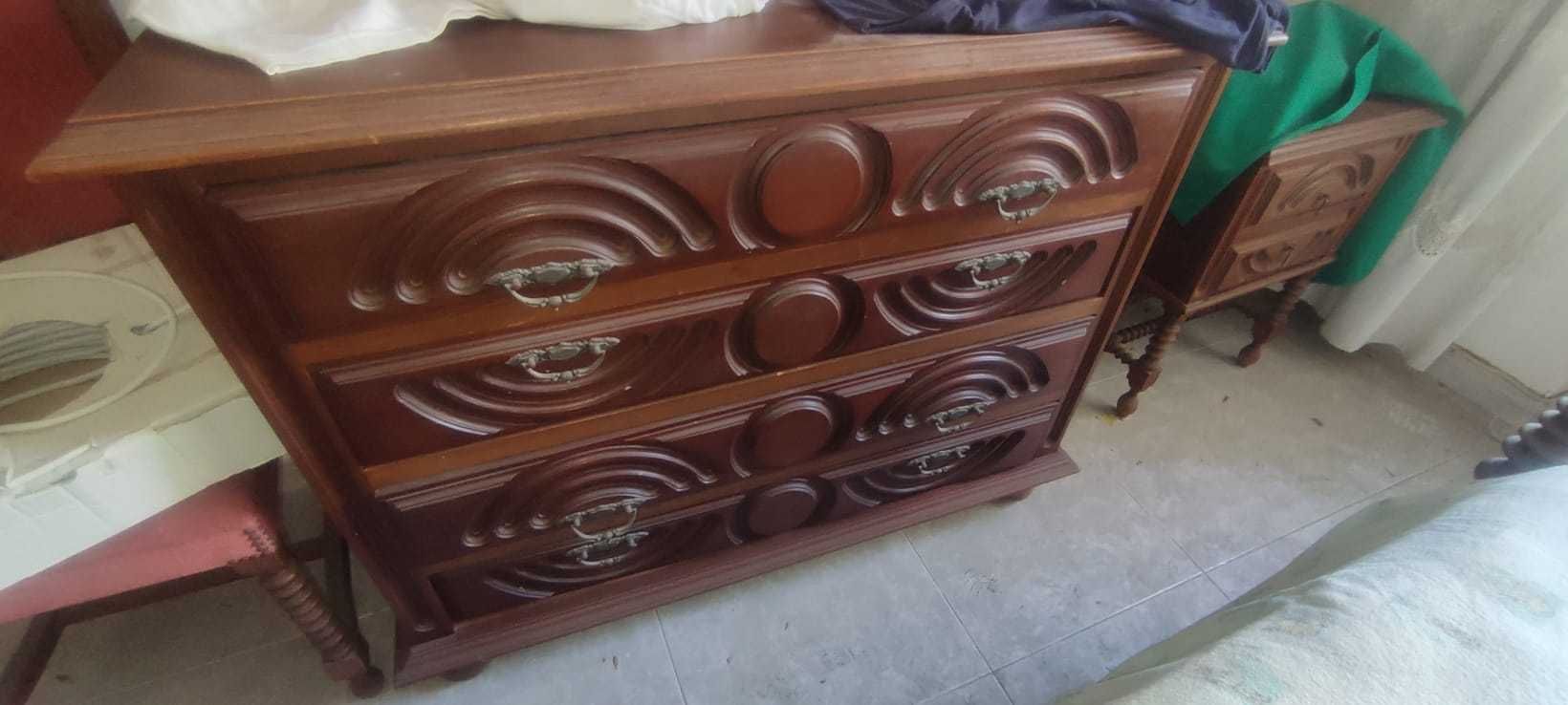 Mobilia de quarto madeira maciça,design clássico,detalhes decorativos