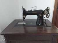 Máquina de costura eléctrica antiga marca Naumann