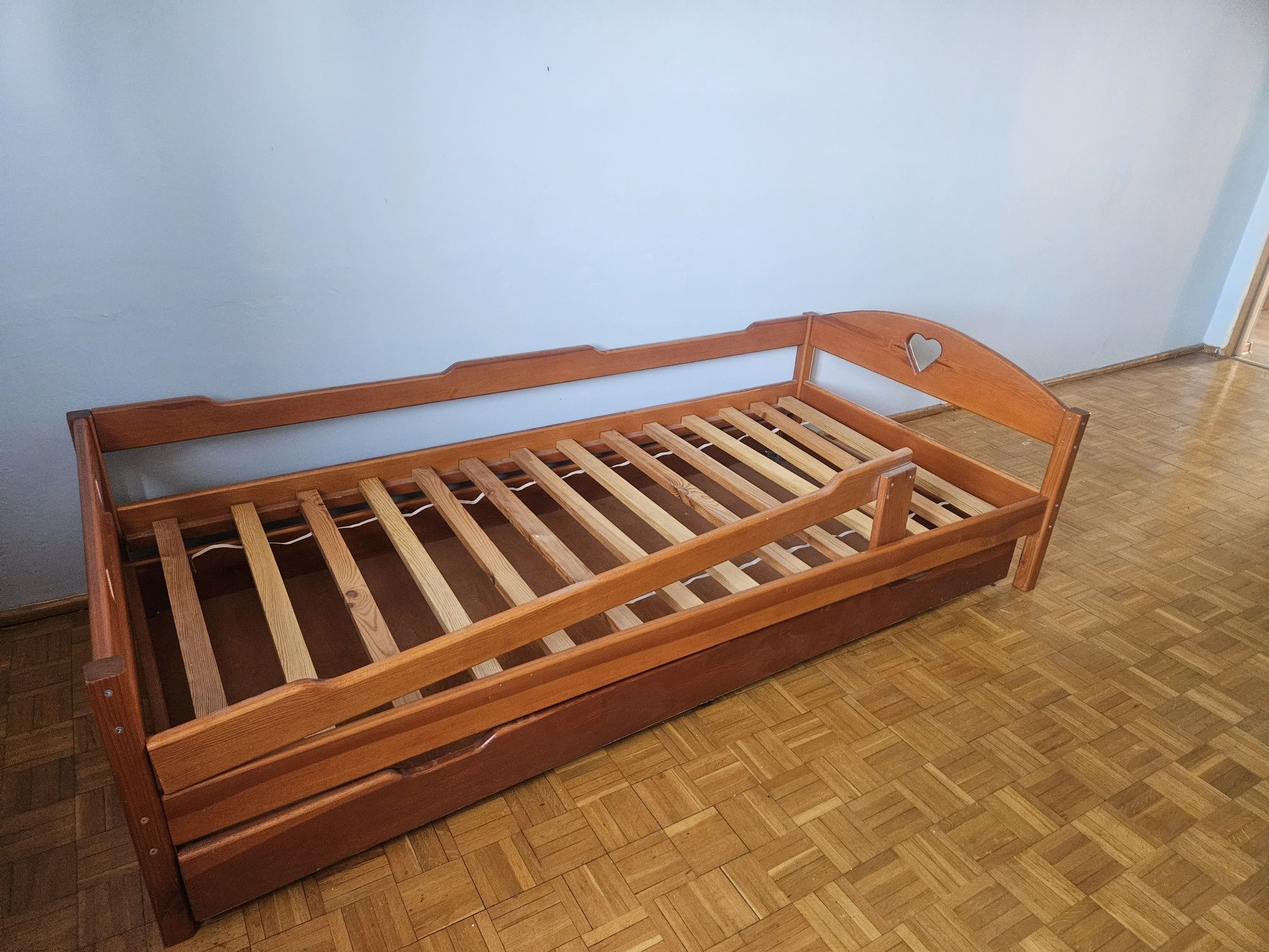 Sprzedam łóżko dziecinne bez materaca