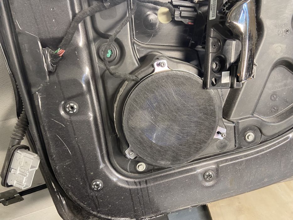 Dodge durango czesci drzwi prawy tyl