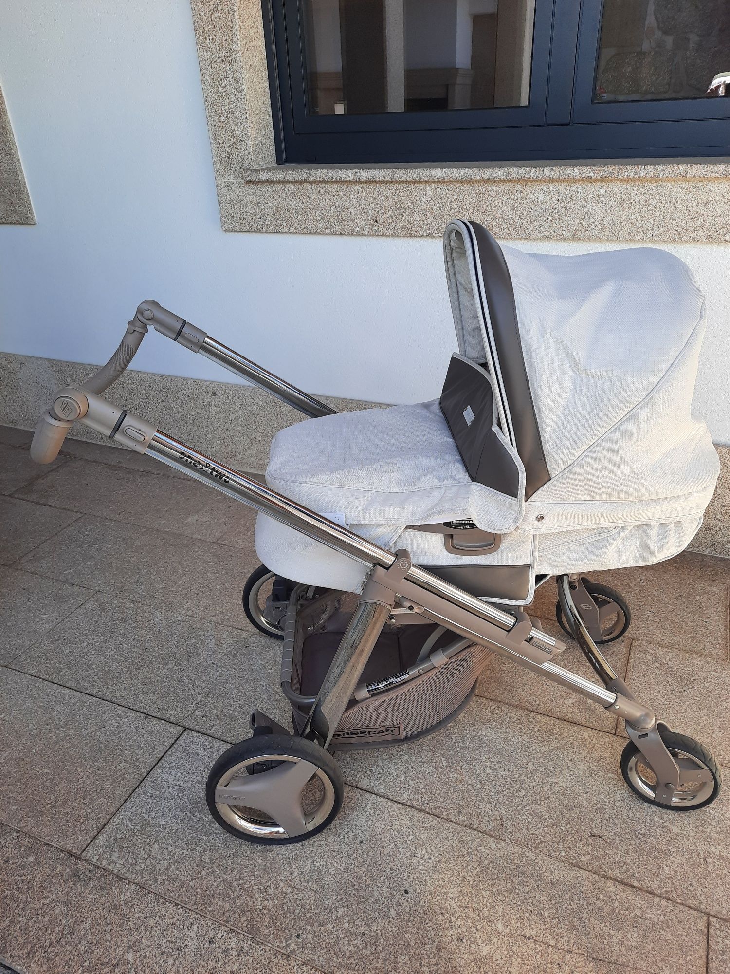 Carrinho bebé dá para 2 bebés ou apenas1. Inclui 2babycoque  2 alcofas