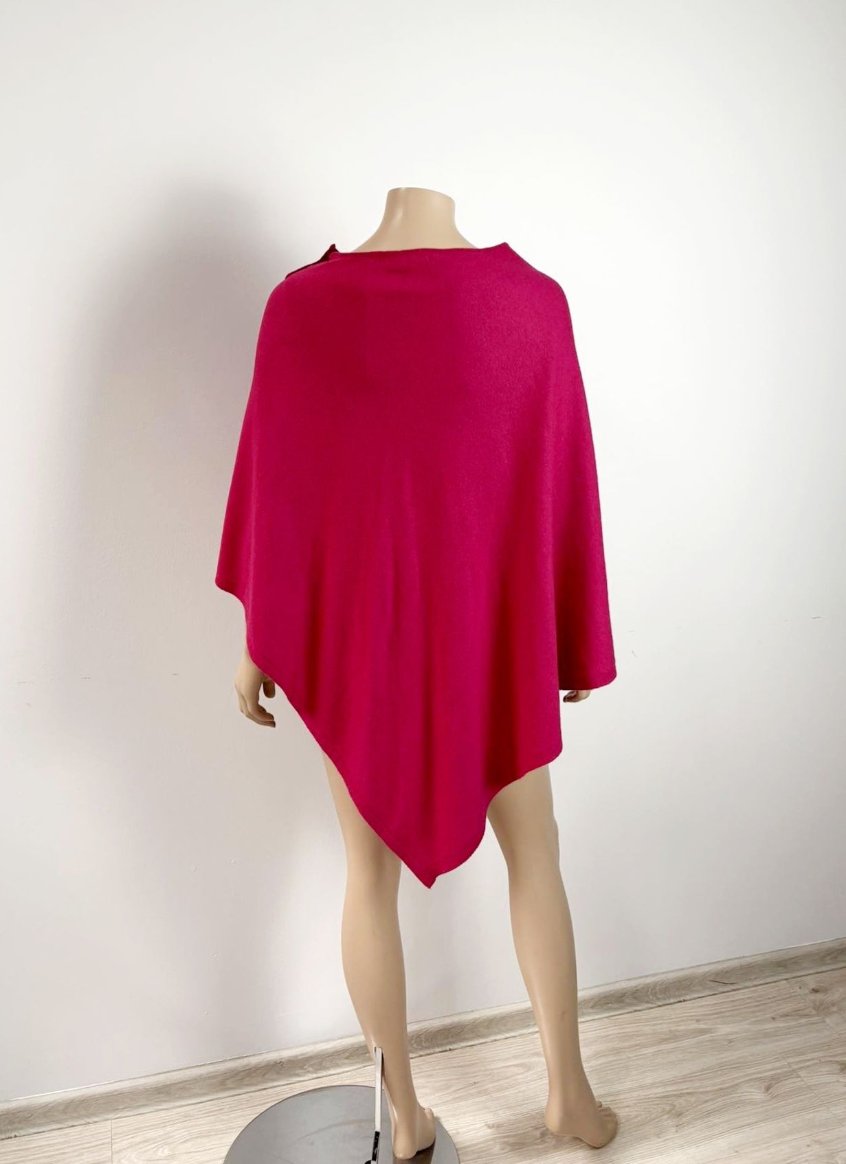 No name ponczo damskie kaszmir merino jedwab
30%Kaszmir 
60%wełna Meri