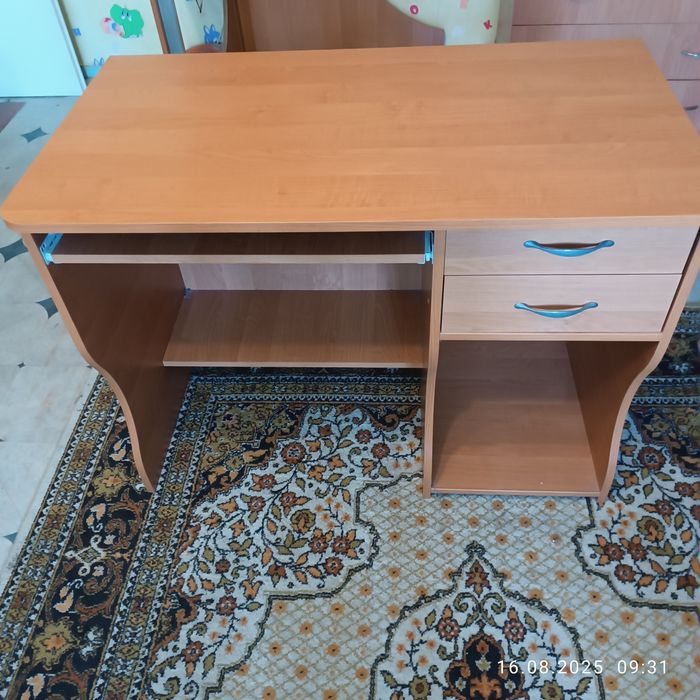 Стіл письмовий...