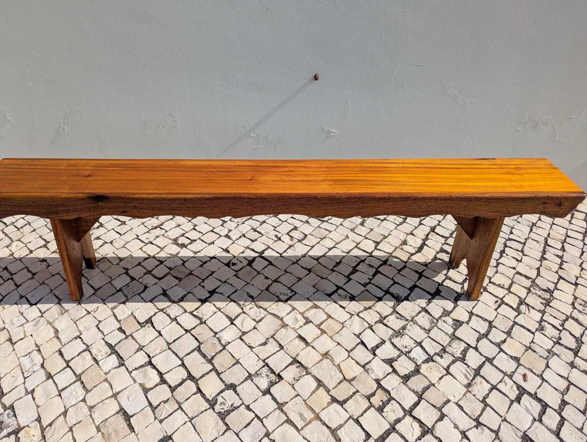 Banco em Madeira Castanha – Feito com Elegância e Qualidade