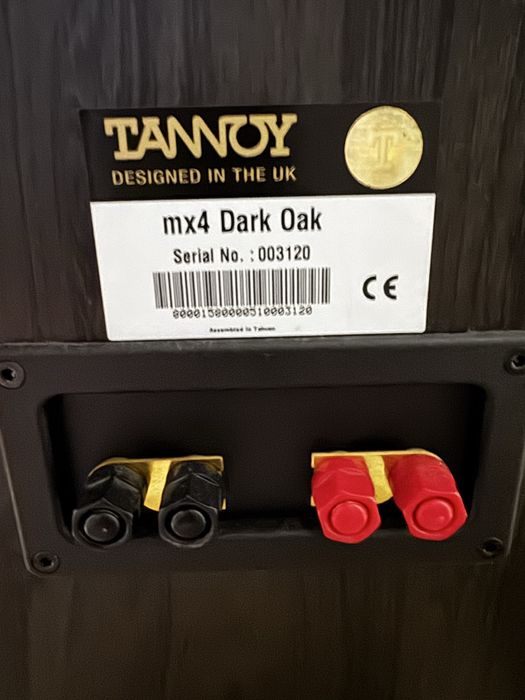 Sistema de som Yamaha/Tannoy