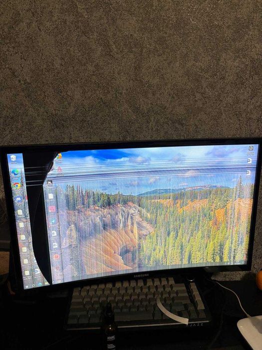 Монитор Samsung LC24RG50FQIXCI під відновлення