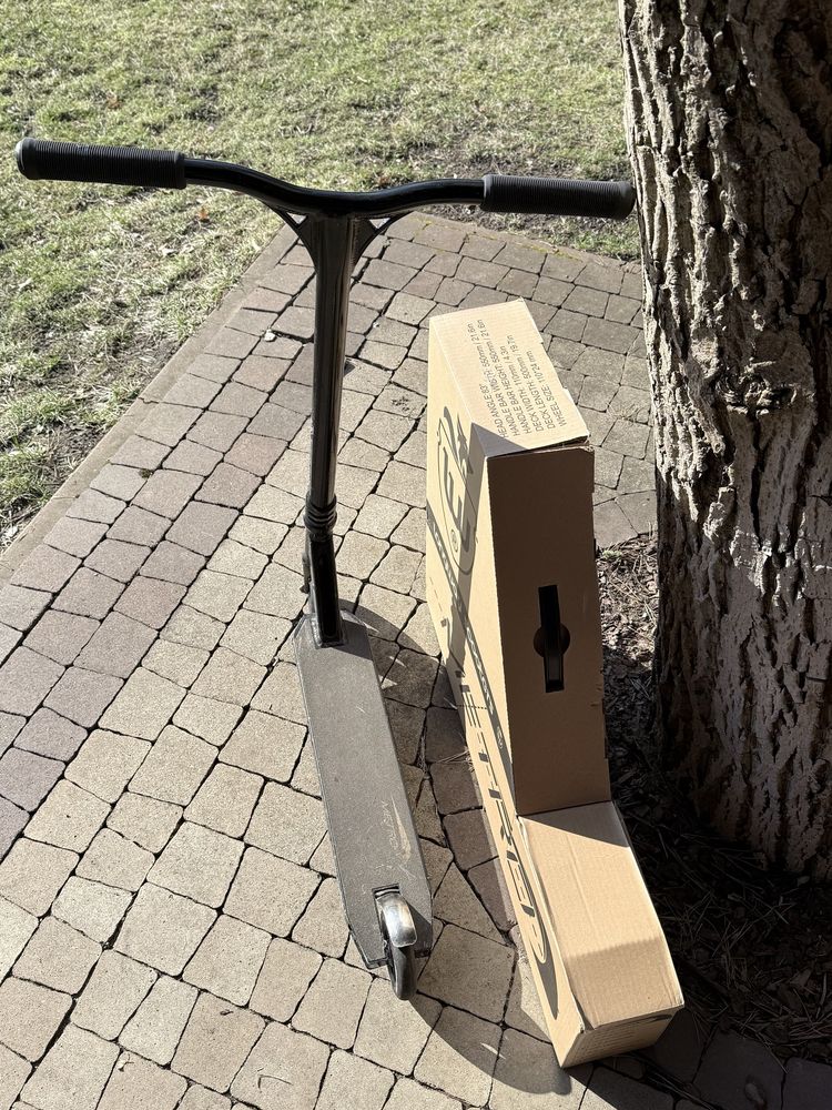 Longway Metro 2K19 - Black chrome  Hulajnoga wyczynowa