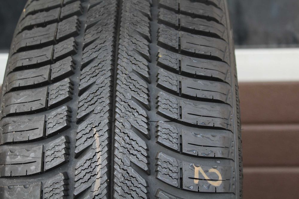 225 45 R17 Goodyear EAGLE VECTOR EV-2