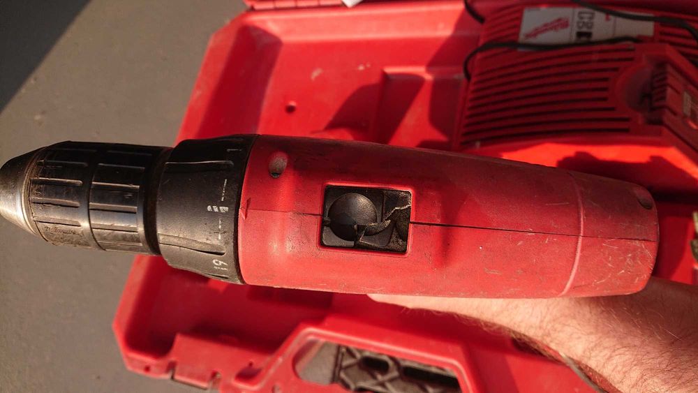 wiertarka wkrętarka Milwaukee + ładowarka + skrzynka